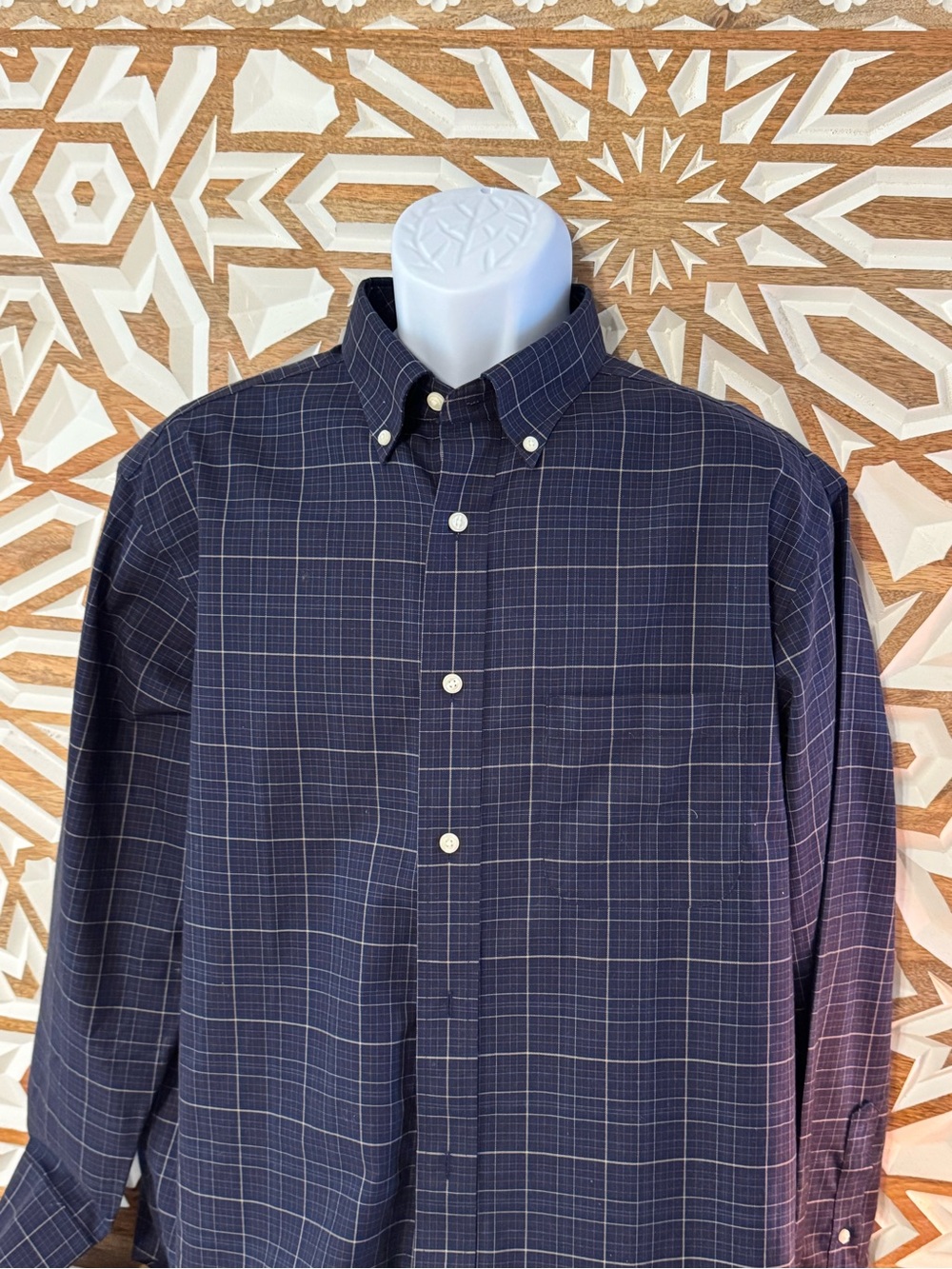 Roundtree & York Gold Label. Size Large. Navy Plaid Button-Down dress Shirt
